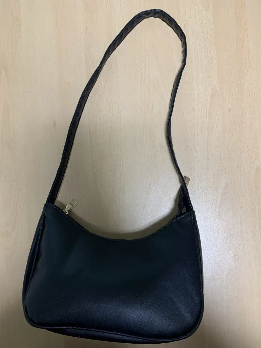 Mcclani 607 Arrodi Shoulder and Cross Bag Black Zigzag ABLy